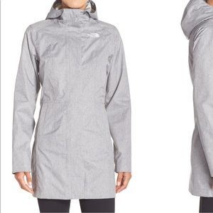 📣 NEW PRICE!📣 The North Face ladies rain jacket